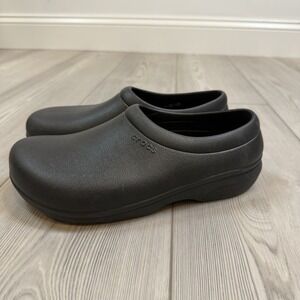 Crocs On The Clock Work Clogs Womens 8 Men 6 Black Slip Resistant Slip On Shoes